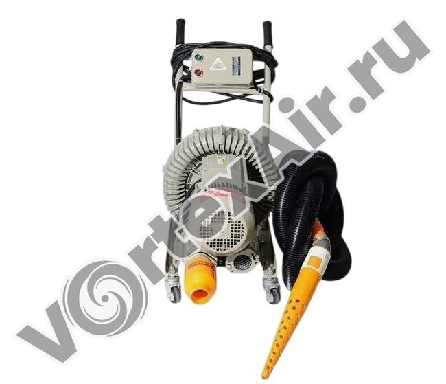 Упаковка подушек и одеял воздуходувками. Откачивание воздуха из пакетов